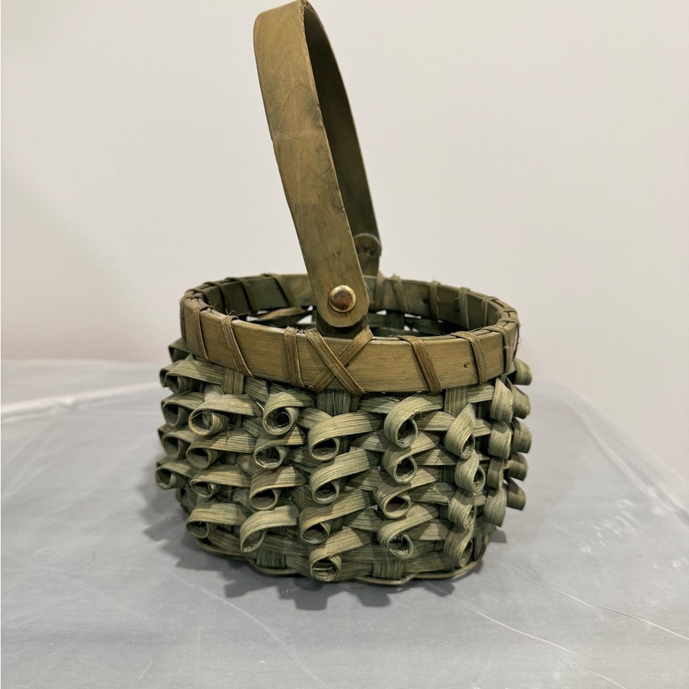 Vintage Green Curl Weave Woven Basket with Handle | Cottage Farmhouse Decor
